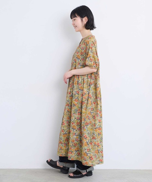 l'atelier du savon（アトリエドサボン）の「ばらのプリント ギャザーロングワンピース（ワンピース・レディース・オレンジ/グリーン・FREE）」の21枚目の写真