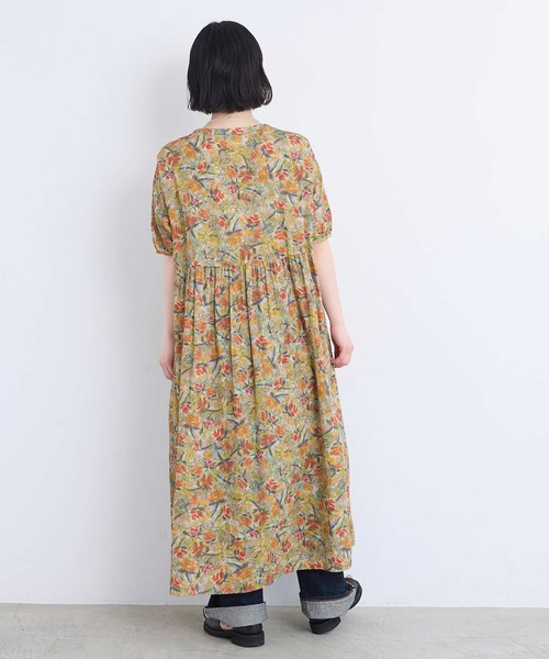 l'atelier du savon（アトリエドサボン）の「ばらのプリント ギャザーロングワンピース（ワンピース・レディース・オレンジ/グリーン・FREE）」の20枚目の写真