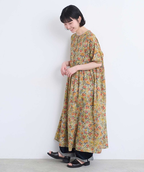 l'atelier du savon（アトリエドサボン）の「ばらのプリント ギャザーロングワンピース（ワンピース・レディース・オレンジ/グリーン・FREE）」の18枚目の写真