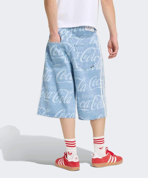 adidas(アディダス)の「コカ・コーラ クラシック スポーツ デニム ショーツ / ハーフパンツ / アディダスオリジナルス adidas Originals(デニムパンツ・メンズ・ブルー・XX-LARGE/3XL/LARGE/MEDIUM/SMALL/X-LARGE/X-SMALL)」の2枚目の写真