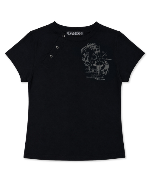 DAMISH(ダミシュ)の「ポニーグラフィック斜めボタンTシャツ_ブラック(Tシャツ/カットソー・レディース・ブラック・OS)」の1枚目の写真