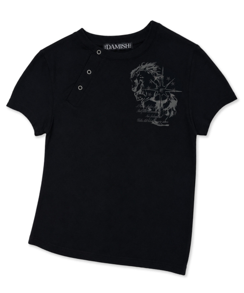 DAMISH(ダミシュ)の「ポニーグラフィック斜めボタンTシャツ_ブラック(Tシャツ/カットソー・レディース・ブラック・OS)」の5枚目の写真