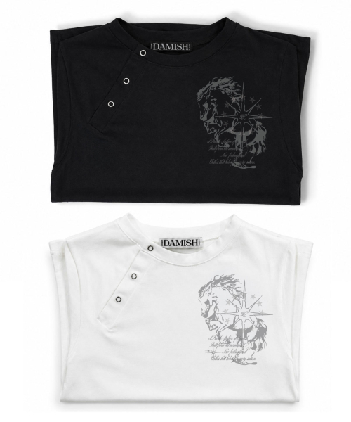 DAMISH(ダミシュ)の「ポニーグラフィック斜めボタンTシャツ_ブラック(Tシャツ/カットソー・レディース・ブラック・OS)」の2枚目の写真