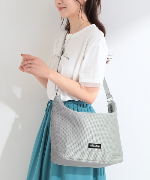 SHOO・LA・RUE(シューラルー)の「メッシュショルダーバッグ(ショルダーバッグ・レディース・ダークグレー/ブラック/ライトグレー・00)」の1枚目の写真