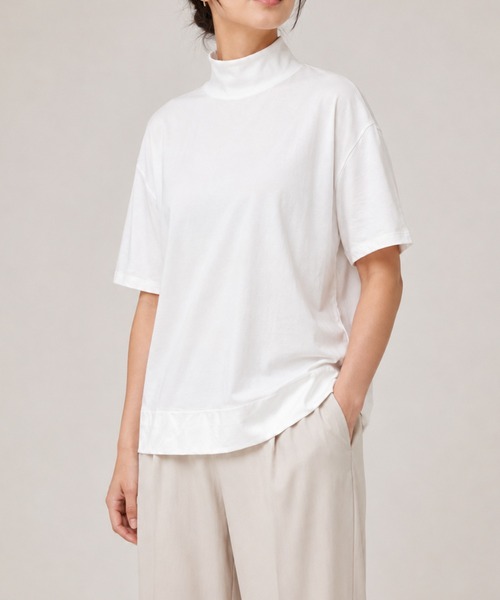 by LEGNA(バイレグナ)の「ハイネックゆるっとTシャツ(Tシャツ/カットソー・レディース・ホワイト/モカ/ブラック・LARGE/MEDIUM/SMALL)」の2枚目の写真
