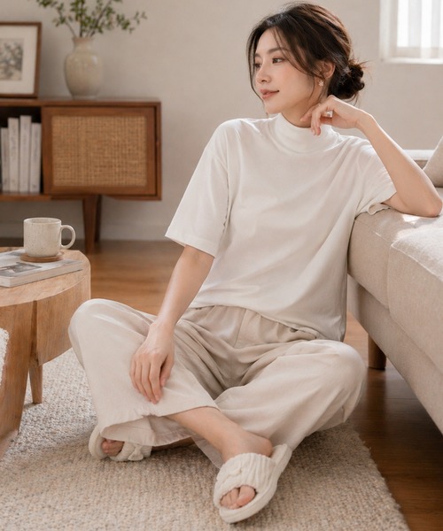 by LEGNA(バイレグナ)の「ハイネックゆるっとTシャツ(Tシャツ/カットソー・レディース・ホワイト/モカ/ブラック・LARGE/MEDIUM/SMALL)」の6枚目の写真