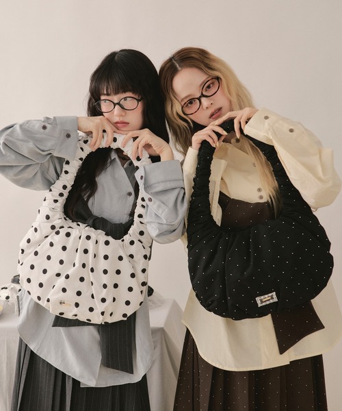 loin nuit(ロワンニュイ)の「many gather hand bag / メニーギャザーハンドバッグ(ハンドバッグ・レディース・ホワイト/ブラック/ボルドー・FREE)」の19枚目の写真