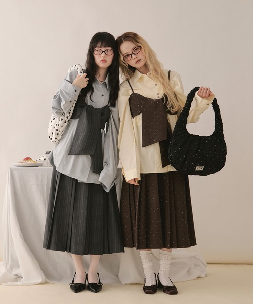 loin nuit(ロワンニュイ)の「many gather hand bag / メニーギャザーハンドバッグ(ハンドバッグ・レディース・ホワイト/ブラック/ボルドー・FREE)」の20枚目の写真