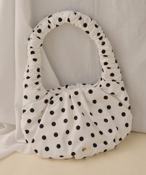 loin nuit(ロワンニュイ)の「many gather hand bag / メニーギャザーハンドバッグ(ハンドバッグ・レディース・ホワイト/ブラック/ボルドー・FREE)」の21枚目の写真