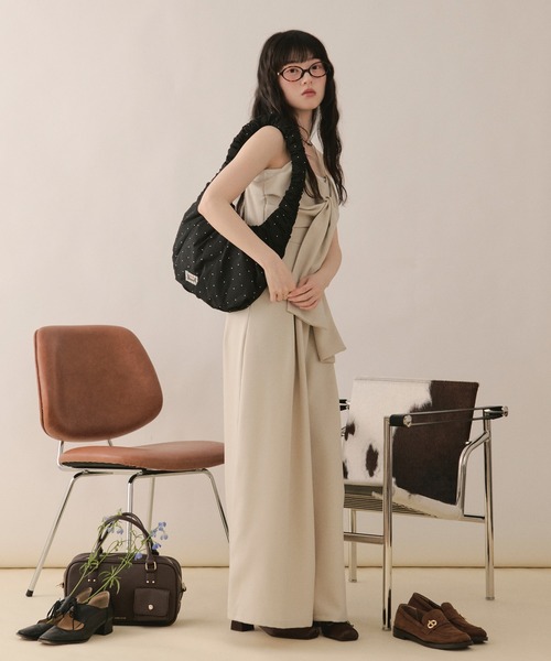 loin nuit(ロワンニュイ)の「many gather hand bag / メニーギャザーハンドバッグ(ハンドバッグ・レディース・ホワイト/ブラック/ボルドー・FREE)」の18枚目の写真