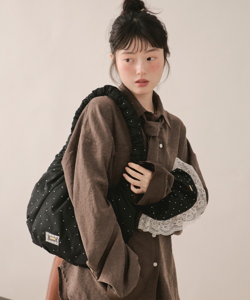 loin nuit(ロワンニュイ)の「many gather hand bag / メニーギャザーハンドバッグ(ハンドバッグ・レディース・ホワイト/ブラック/ボルドー・FREE)」の12枚目の写真