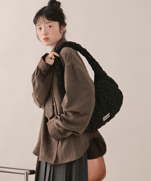 loin nuit(ロワンニュイ)の「many gather hand bag / メニーギャザーハンドバッグ(ハンドバッグ・レディース・ホワイト/ブラック/ボルドー・FREE)」の15枚目の写真