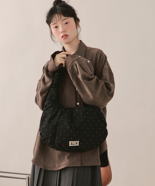 loin nuit(ロワンニュイ)の「many gather hand bag / メニーギャザーハンドバッグ(ハンドバッグ・レディース・ホワイト/ブラック/ボルドー・FREE)」の13枚目の写真