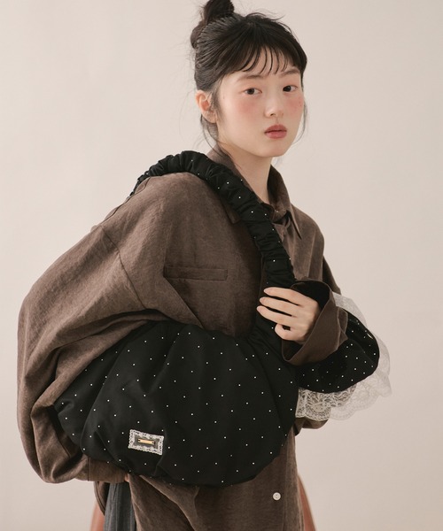loin nuit(ロワンニュイ)の「many gather hand bag / メニーギャザーハンドバッグ(ハンドバッグ・レディース・ホワイト/ブラック/ボルドー・FREE)」の14枚目の写真