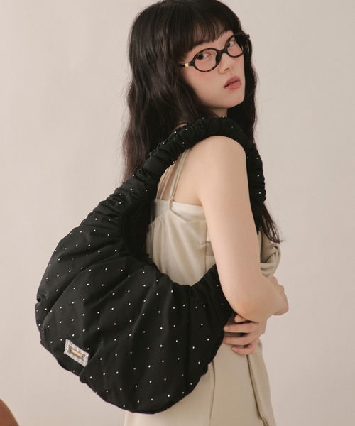 loin nuit(ロワンニュイ)の「many gather hand bag / メニーギャザーハンドバッグ(ハンドバッグ・レディース・ホワイト/ブラック/ボルドー・FREE)」の17枚目の写真