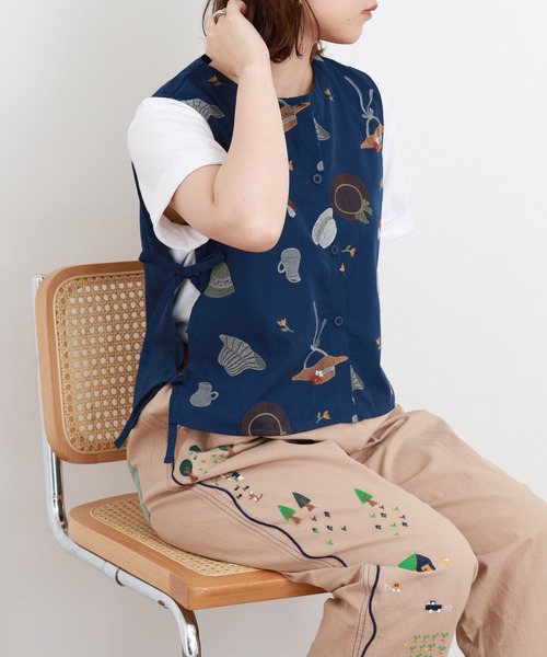 Emago(イマゴ)の「EMAGO いろんな帽子刺繍ベスト(ベスト・レディース・ベージュ/ネイビー・FREE)」の13枚目の写真