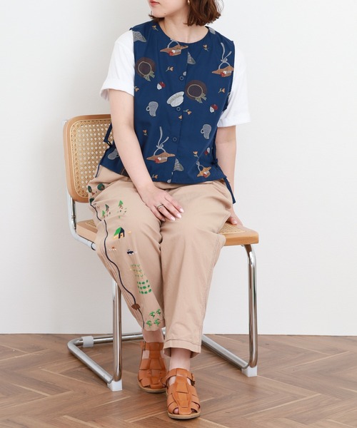 Emago(イマゴ)の「EMAGO いろんな帽子刺繍ベスト(ベスト・レディース・ベージュ/ネイビー・FREE)」の16枚目の写真