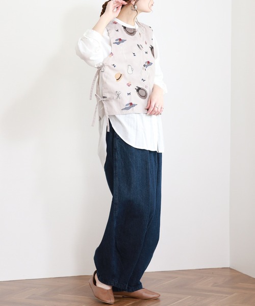 Emago(イマゴ)の「EMAGO いろんな帽子刺繍ベスト(ベスト・レディース・ベージュ/ネイビー・FREE)」の8枚目の写真