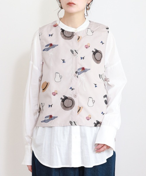 Emago(イマゴ)の「EMAGO いろんな帽子刺繍ベスト(ベスト・レディース・ベージュ/ネイビー・FREE)」の17枚目の写真