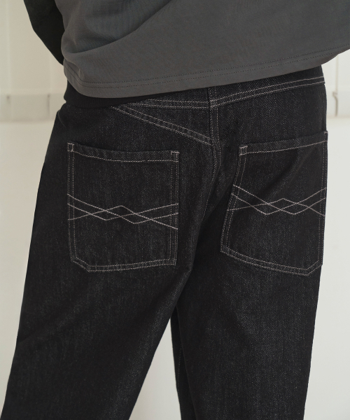 WOOALONG(ウアロン)の「Black washed curved denim pants - BLACK(デニムパンツ・メンズ・ブラック・MEDIUM/LARGE)」の4枚目の写真