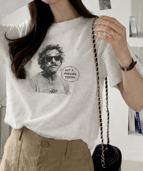 sowme.(ソウミー)の「こなれ感たっぷり◎フォトプリント メッセージロゴ ベーシック Tシャツ(Tシャツ/カットソー・レディース・オートミール/ホワイト系その他・SMALL/MEDIUM/LARGE)」の3枚目の写真
