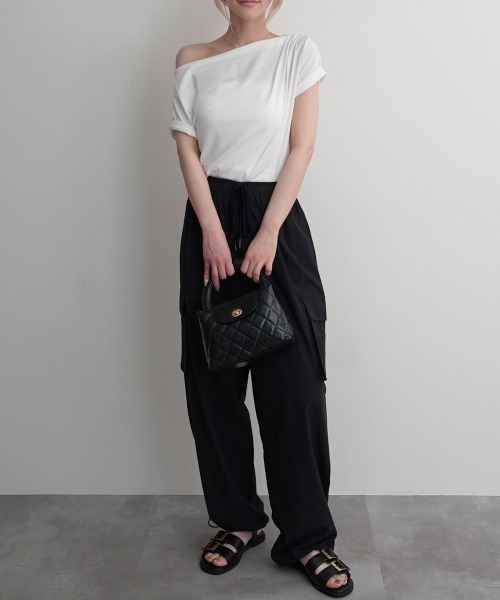 Rashik(ラシク)の「【Rashik】ボートネックトップス カットソー 半袖 トップス Tシャツ ドレープ 3way オフショル(Tシャツ/カットソー・レディース・ブラック/ホワイト・FREE)」の7枚目の写真