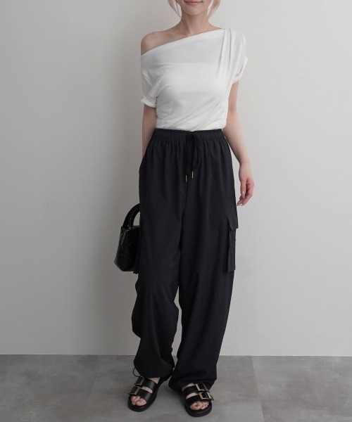 Rashik(ラシク)の「【Rashik】ボートネックトップス カットソー 半袖 トップス Tシャツ ドレープ 3way オフショル(Tシャツ/カットソー・レディース・ブラック/ホワイト・FREE)」の9枚目の写真