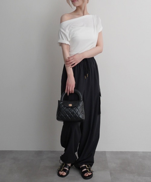Rashik(ラシク)の「【Rashik】ボートネックトップス カットソー 半袖 トップス Tシャツ ドレープ 3way オフショル(Tシャツ/カットソー・レディース・ブラック/ホワイト・FREE)」の6枚目の写真