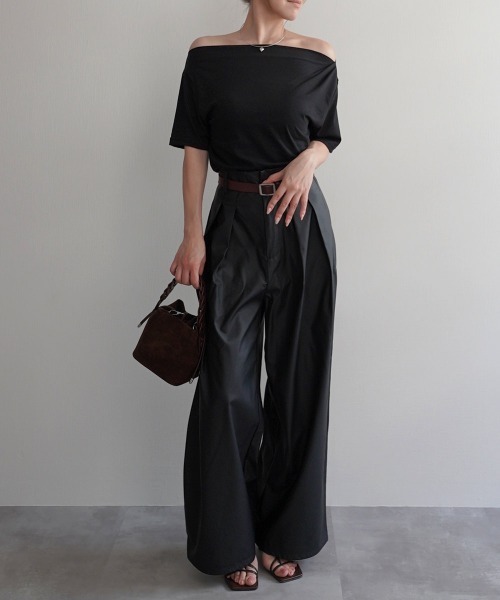 Rashik(ラシク)の「【Rashik】ボートネックトップス カットソー 半袖 トップス Tシャツ ドレープ 3way オフショル(Tシャツ/カットソー・レディース・ブラック/ホワイト・FREE)」の11枚目の写真
