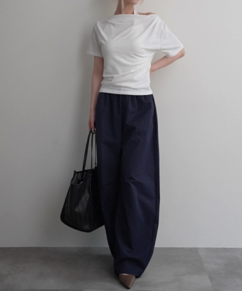 Rashik(ラシク)の「【Rashik】ボートネックトップス カットソー 半袖 トップス Tシャツ ドレープ 3way オフショル(Tシャツ/カットソー・レディース・ブラック/ホワイト・FREE)」の17枚目の写真