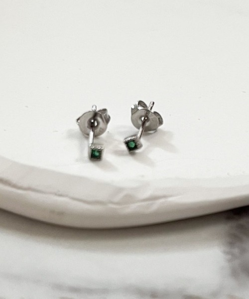 yu-ka（ユーカ）の「YU-KA:ミニスクエアピアス mini square design pierce（ピアス（両耳用）・レディース・シルバー・FREE）」の2枚目の写真