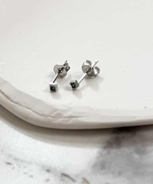 yu-ka（ユーカ）の「YU-KA:ミニスクエアピアス mini square design pierce（ピアス（両耳用）・レディース・シルバー・FREE）」の3枚目の写真