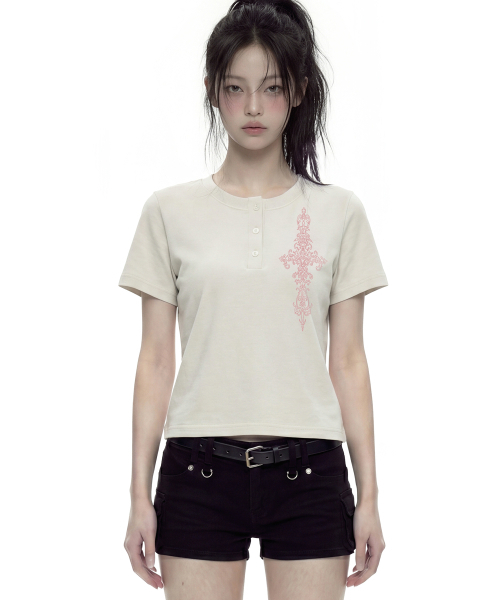 GRAVER（グレーバー）の「[ユニセックス]SIMCROSS ヘンリーネック半袖Tシャツ_2カラー（Tシャツ/カットソー・レディース・ベージュ/チャコール・M/L）」の7枚目の写真