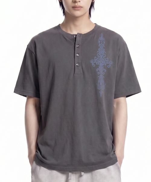GRAVER（グレーバー）の「[ユニセックス]SIMCROSS ヘンリーネック半袖Tシャツ_2カラー（Tシャツ/カットソー・レディース・ベージュ/チャコール・M/L）」の8枚目の写真