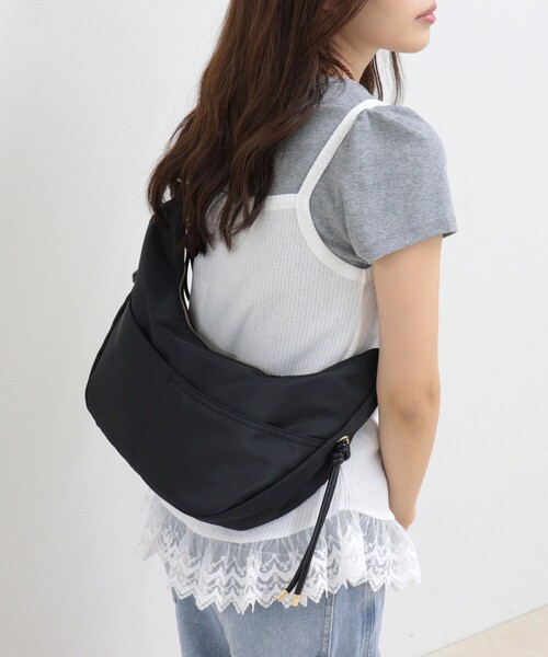 CACHELLIE(カシェリエ)の「【Cachellie/カシェリエ】ナイロンハーフショルダーバッグ(ショルダーバッグ・レディース・シルバー/ブラック・FREE)」の7枚目の写真