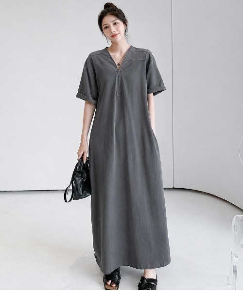 LETee(レティー)の「ゆったりシルエットで体型カバーも叶う。大人のリラックス半袖ワンピース(ワンピース・レディース・カーキ/グレー/ブラック・FREE)」の14枚目の写真