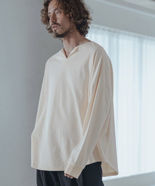 Magine（マージン）の「mlt5773-Heavyweight Open-End Jersey Key Neck T-Shirt キーネックTシャツ(MGN-263-027)（Tシャツ/カットソー・メンズ・ブラック/キナリ・44/46/48）」の8枚目の写真