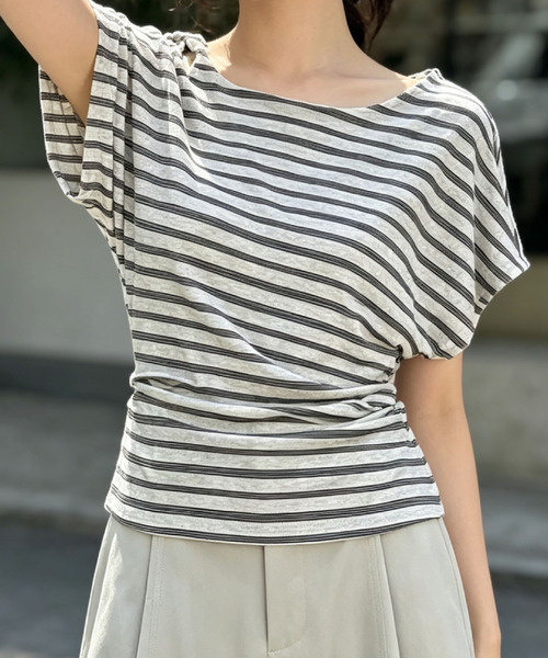 2ly2(トゥーリートゥー)の「肩スリット ドルマンスリーブカットソー(Tシャツ/カットソー・レディース・ホワイト×ブラック/ホワイト/ブラック×グレー/ブラック・FREE)」の3枚目の写真