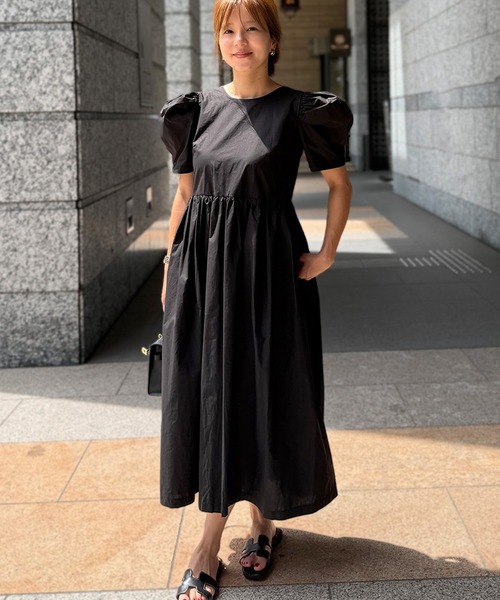 ST.ROONEY（セントルーニー）の「パフスリーブVバックワンピース【低身長・小柄女性向け】（ワンピース・レディース・ベージュ/ブラック・XS）」の2枚目の写真