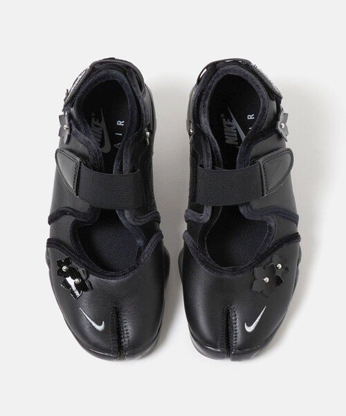 NIKE(ナイキ)の「<NIKE>エアリフト フラワー スニーカー(スニーカー・レディース・ブラック・25cm/22cm/23cm/26cm/24cm)」の1枚目の写真