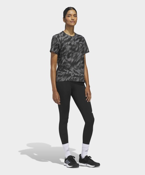 adidas(アディダス)の「オウン ザ ラン 総柄プリント 半袖Tシャツ / アディダス adidas(Tシャツ/カットソー・レディース・グレー・X-SMALL/X-LARGE/SMALL/MEDIUM/LARGE/XX-LARGE)」の3枚目の写真