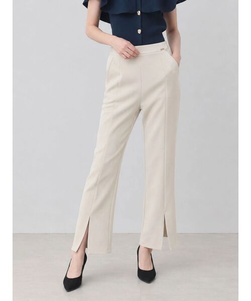 TONAL(トーナル)の「360°ストレッチスリムフレアパンツ(スラックス・レディース・ライトグレー/ブラック/ネイビー・MEDIUM/LARGE/SMALL)」の3枚目の写真