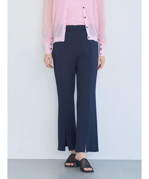 TONAL(トーナル)の「360°ストレッチスリムフレアパンツ(スラックス・レディース・ライトグレー/ブラック/ネイビー・MEDIUM/LARGE/SMALL)」の14枚目の写真