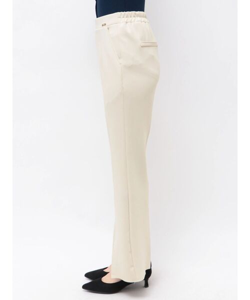 TONAL(トーナル)の「360°ストレッチスリムフレアパンツ(スラックス・レディース・ライトグレー/ブラック/ネイビー・MEDIUM/LARGE/SMALL)」の18枚目の写真