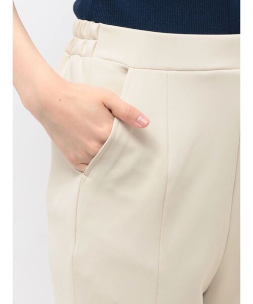 TONAL(トーナル)の「360°ストレッチスリムフレアパンツ(スラックス・レディース・ライトグレー/ブラック/ネイビー・MEDIUM/LARGE/SMALL)」の21枚目の写真