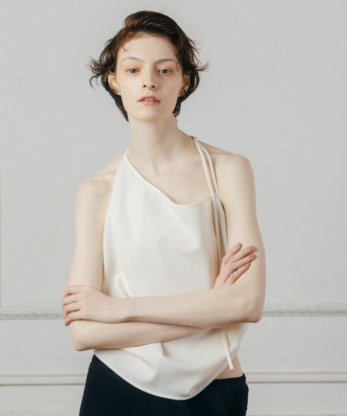 CREDONA(クレドナ)の「HOLTER NECK TOPS/ホルター ネック トップス(Tシャツ/カットソー・レディース・ブラック/ホワイト/ベージュ・FREE)」の1枚目の写真