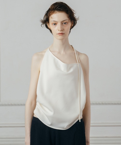 CREDONA(クレドナ)の「HOLTER NECK TOPS/ホルター ネック トップス(Tシャツ/カットソー・レディース・ブラック/ホワイト/ベージュ・FREE)」の10枚目の写真