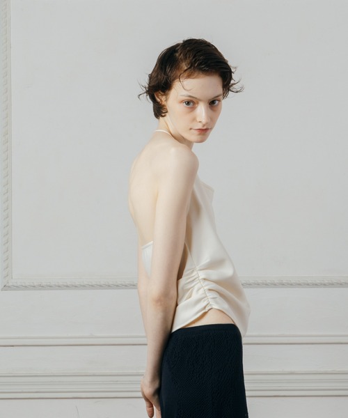 CREDONA(クレドナ)の「HOLTER NECK TOPS/ホルター ネック トップス(Tシャツ/カットソー・レディース・ブラック/ホワイト/ベージュ・FREE)」の13枚目の写真