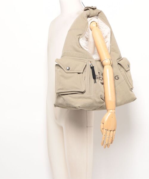 MARC JACOBS（マークジェイコブス）の「CARGO POCKET FUR CANVAS SACK BAG/カーゴ ポケット ファー キャンバス サック バッグ（ショルダーバッグ・レディース・ライトカーキ・ONE SIZE）」の10枚目の写真