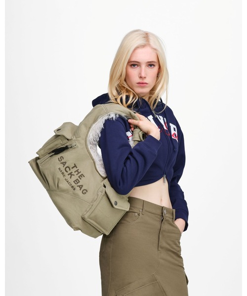 MARC JACOBS（マークジェイコブス）の「CARGO POCKET FUR CANVAS SACK BAG/カーゴ ポケット ファー キャンバス サック バッグ（ショルダーバッグ・レディース・ライトカーキ・ONE SIZE）」の2枚目の写真